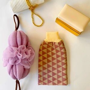 Bundle of 2/bath And body for exfoliating scrubr, remove dead skin & loofah